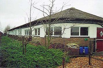 Ein Haus mit extrem flachen Neigungswinkel.