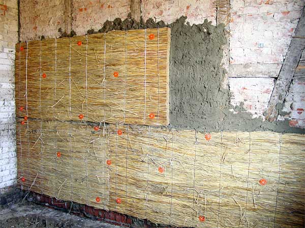 The staggered reed insulation panels and how to fix them with insulation support.